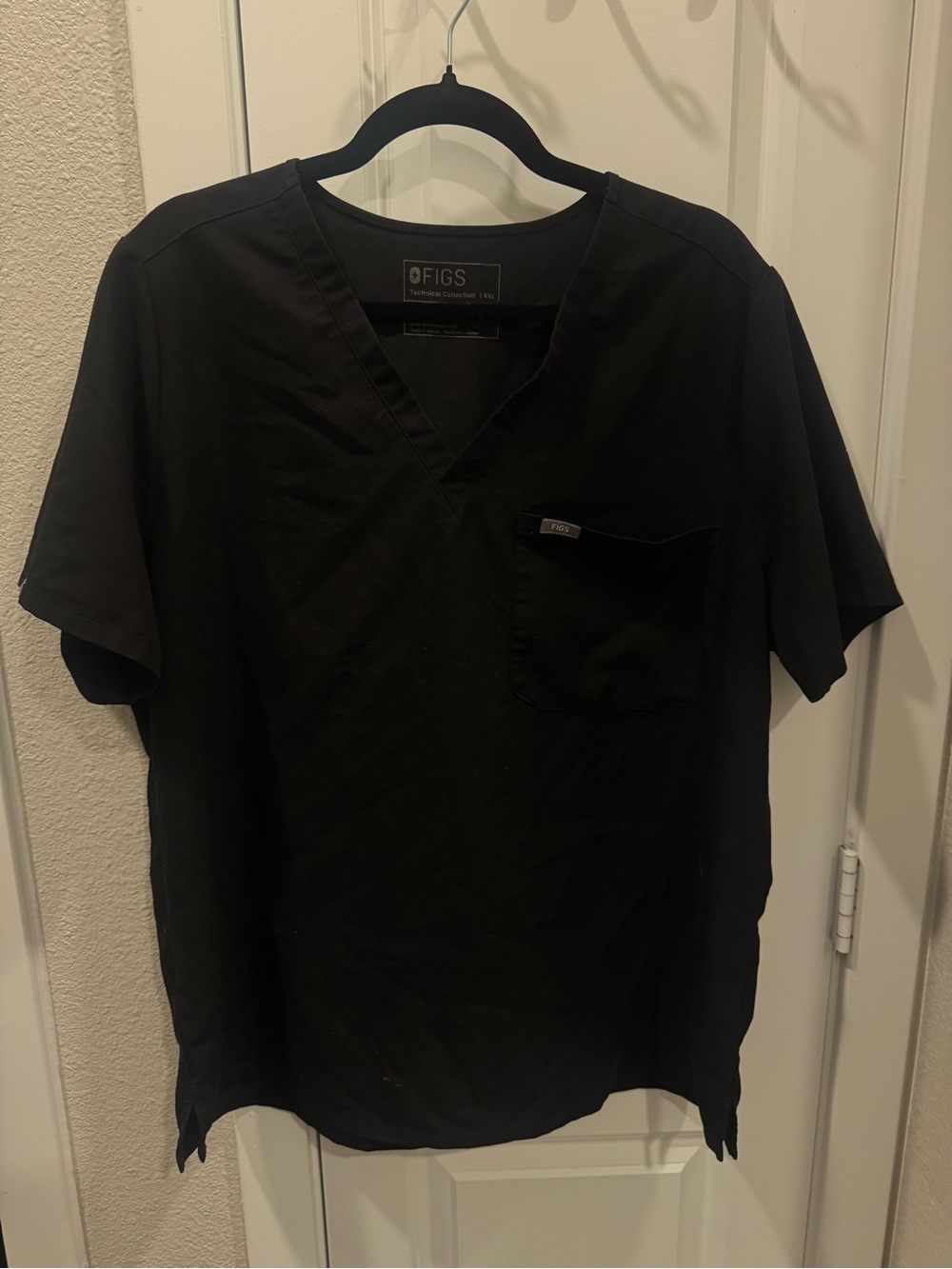 Figs Women’s Black V-Neck 1 Pocket Scrub Top